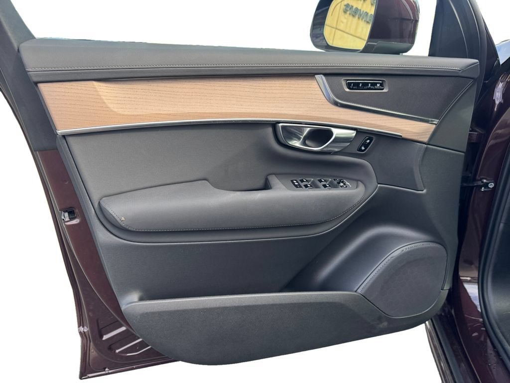 Certified 2025 Volvo XC90 B5 Core AWD/4WD image 10