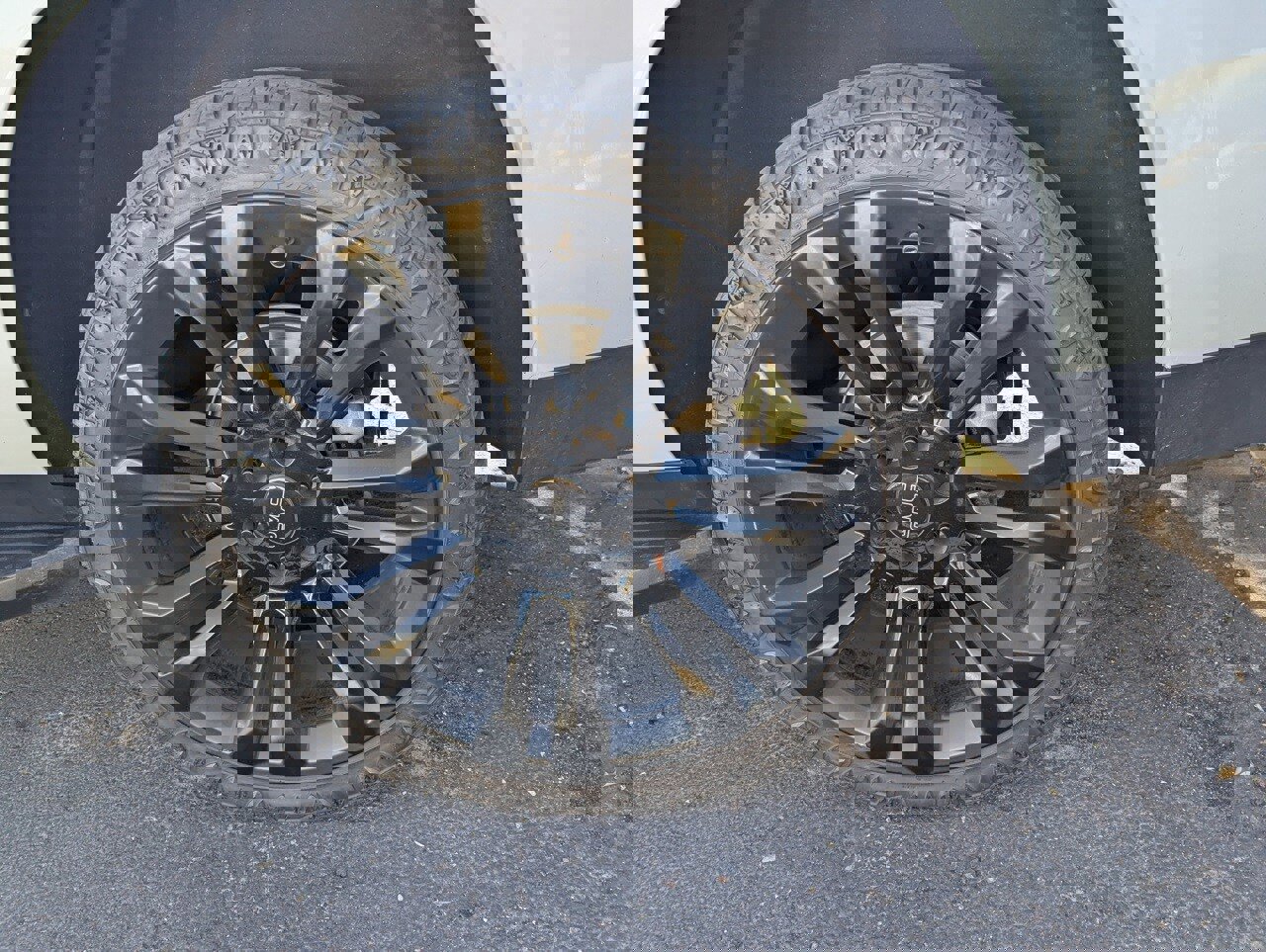 Used 2024 GMC Yukon XL SLE w/ Gmc Pro Safety Plus Package image 7