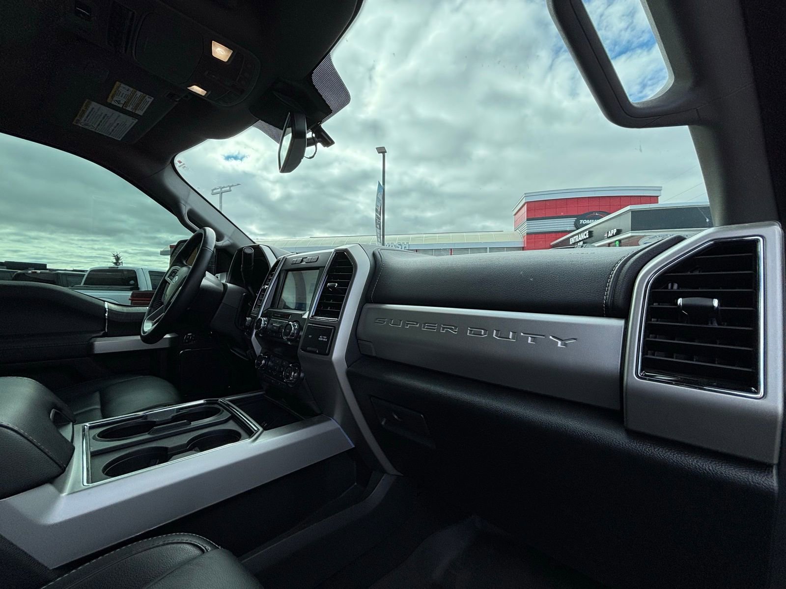 Used 2021 Ford F350 Lariat image 25