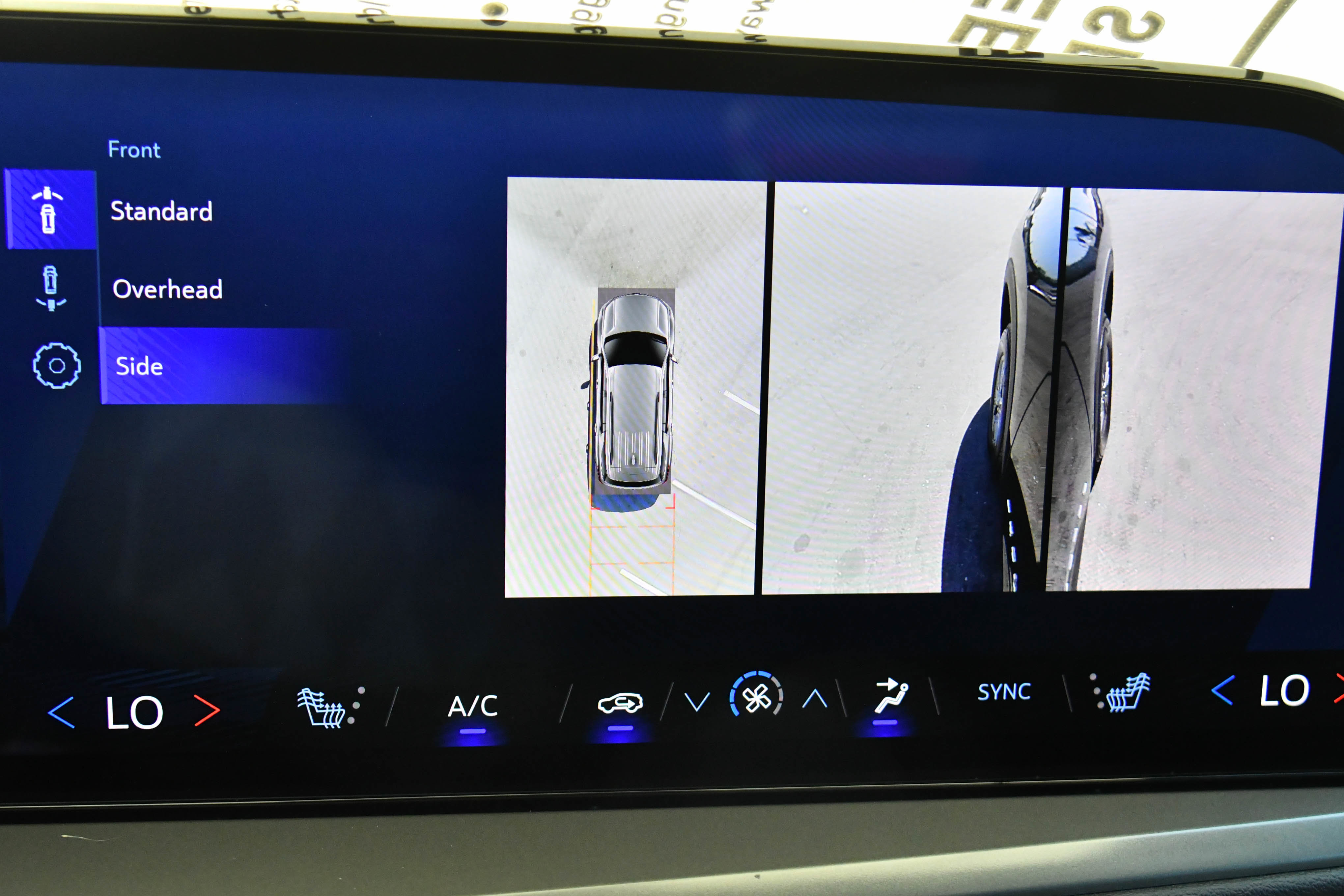 Used 2024 Chevrolet Traverse LT image 25
