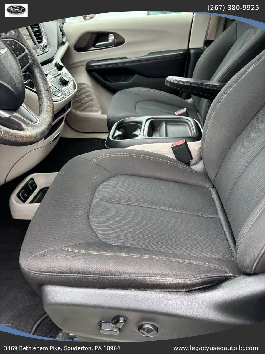 Used 2018 Chrysler Pacifica Touring Plus w/ Tire & Wheel Group image 41