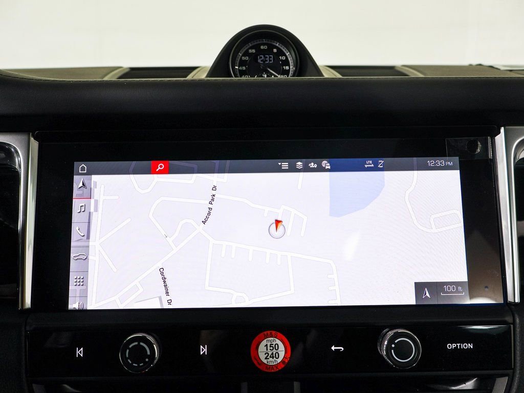 Certified 2025 Porsche Macan Turbo AWD/4WD image 13