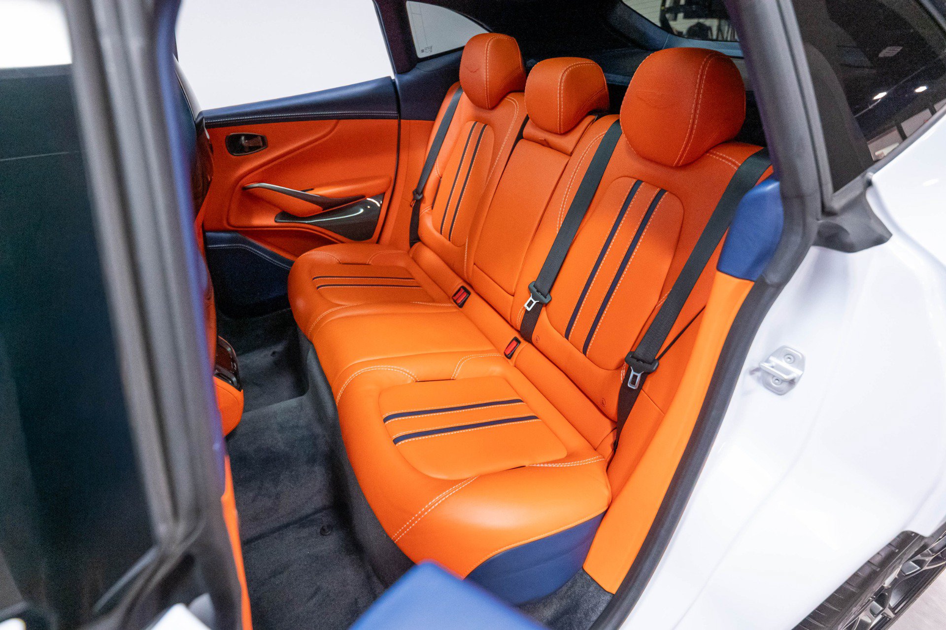 Used 2021 Aston Martin DBX AWD/4WD image 26