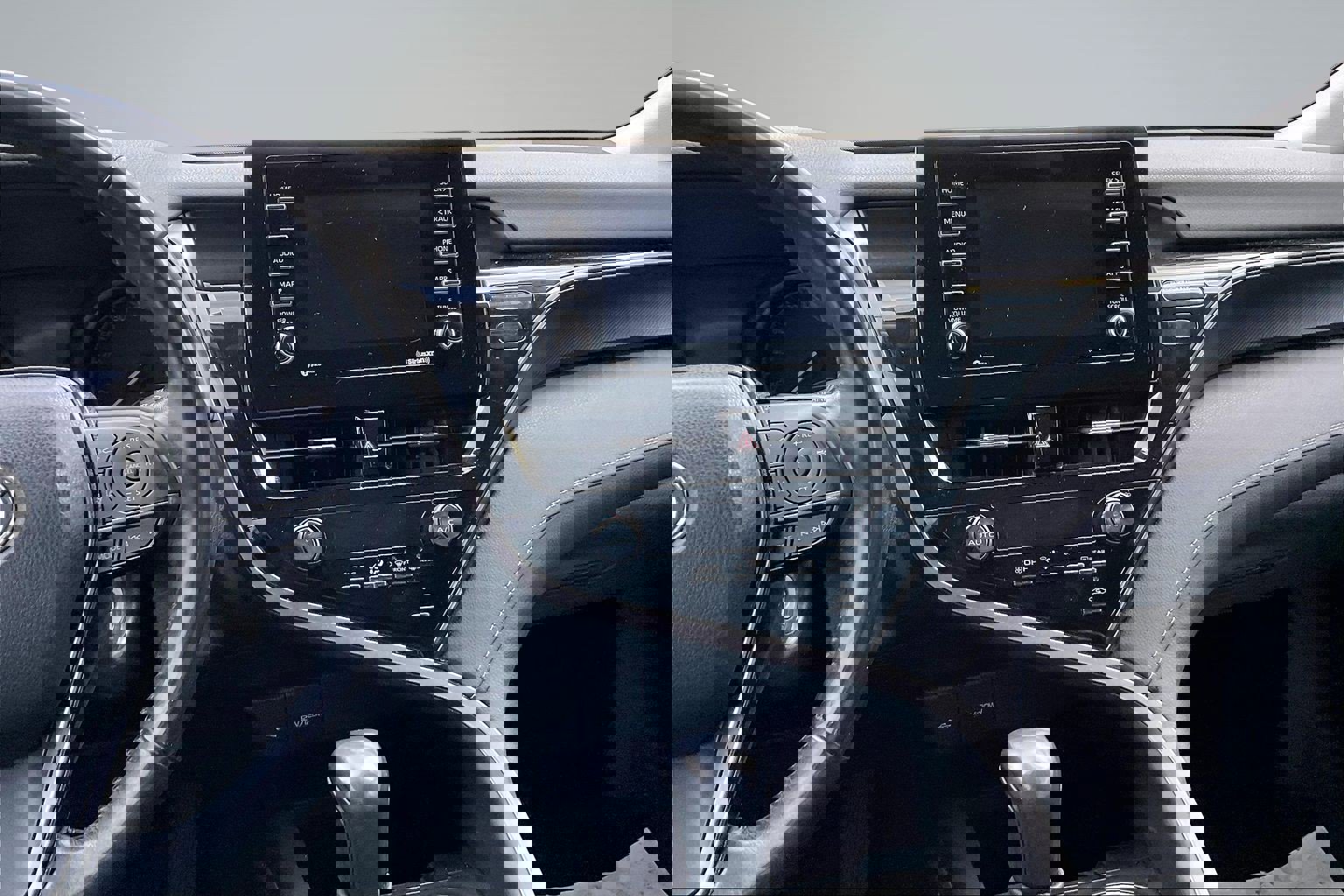 Used 2021 Toyota Camry SE image 6