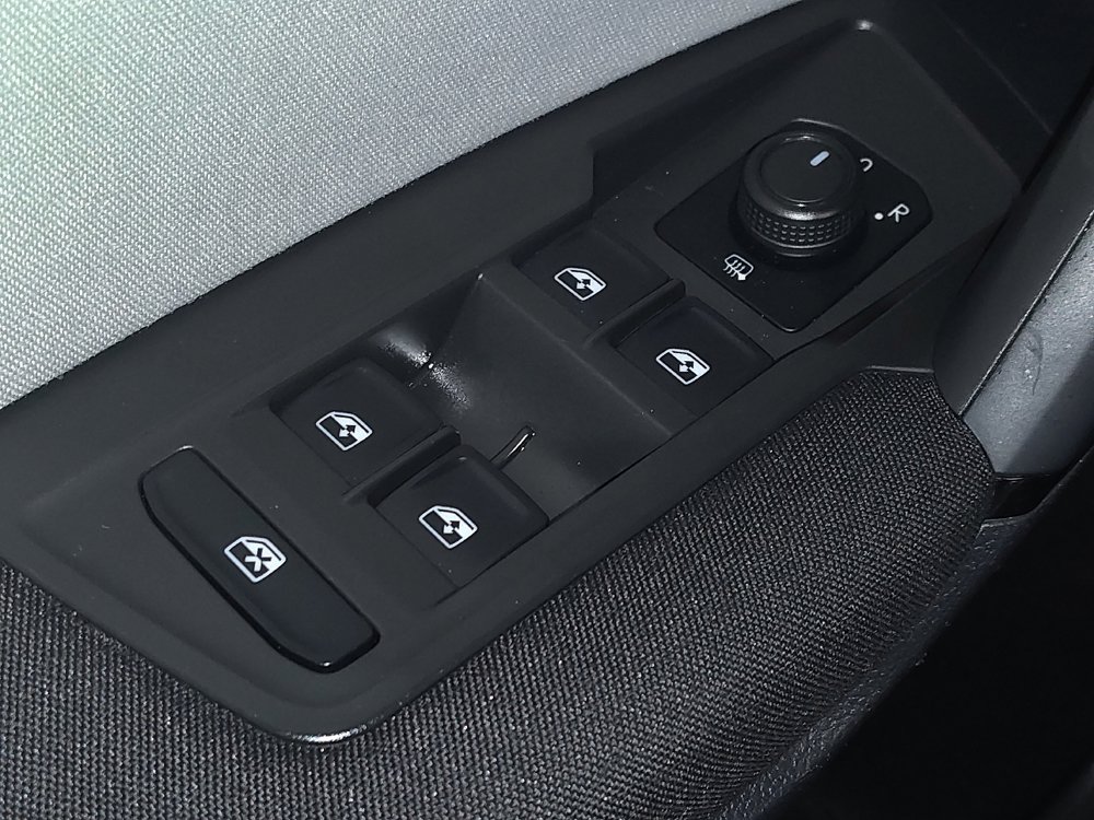 Used 2019 Volkswagen Tiguan S w/ Driver Assistance Package image 27