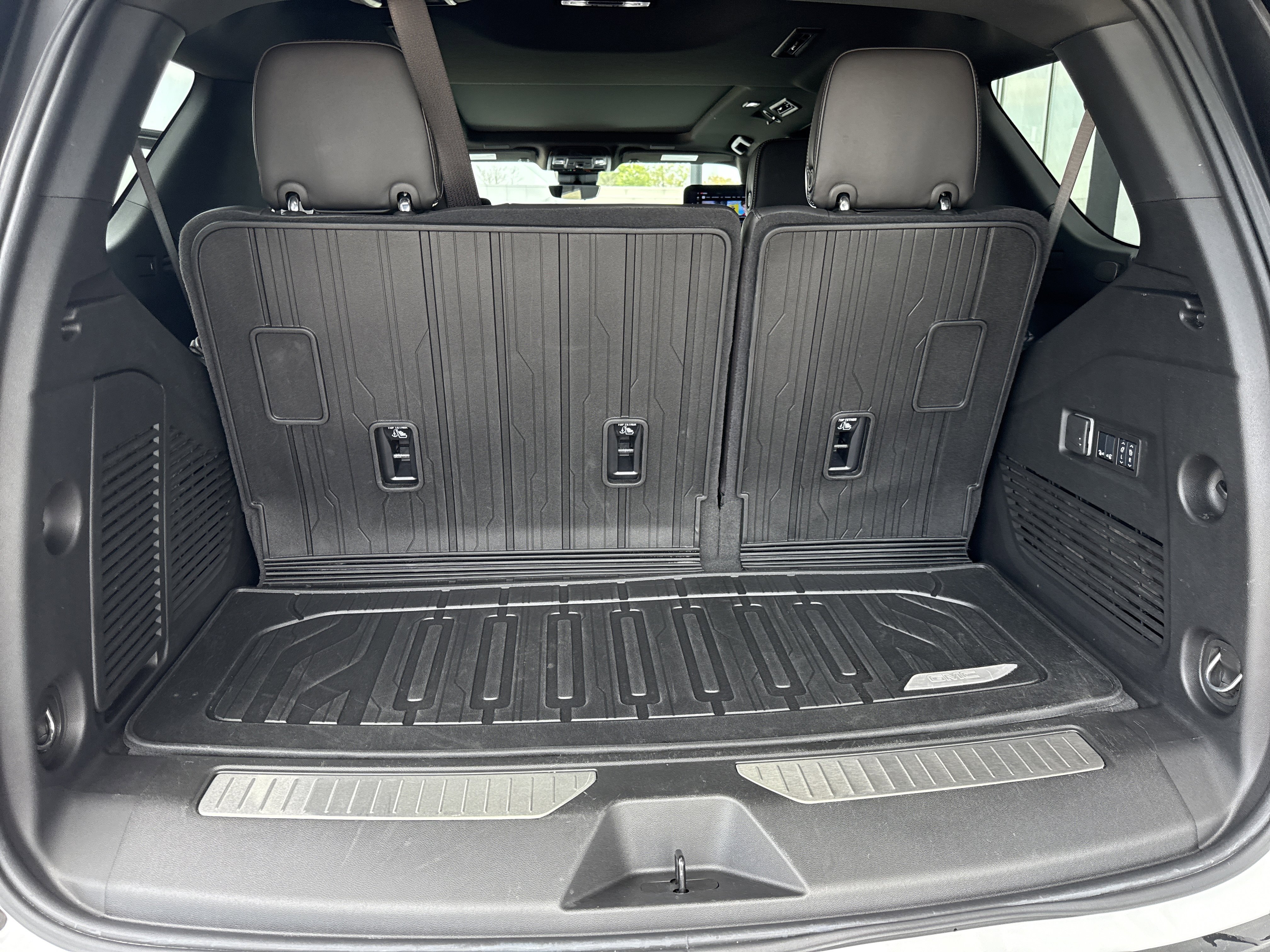Used 2025 GMC Yukon AT4 Ultimate w/ LPO, Floor Liner Package image 14
