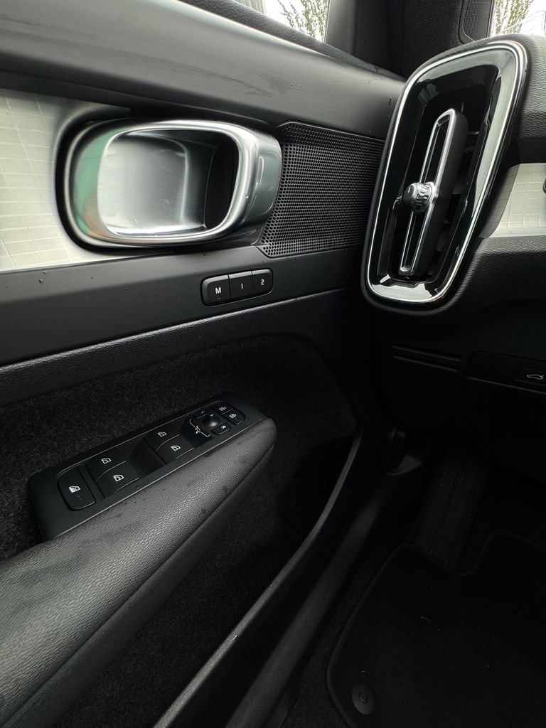 Used 2024 Volvo XC40 B5 Core AWD/4WD image 17