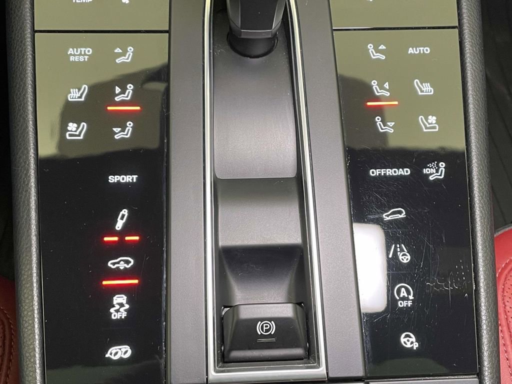 Certified 2022 Porsche Macan GTS image 34