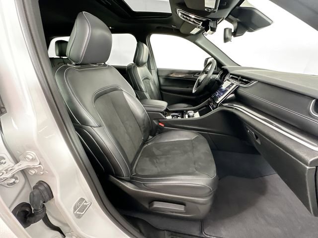 Used 2023 Jeep Grand Cherokee Altitude image 29