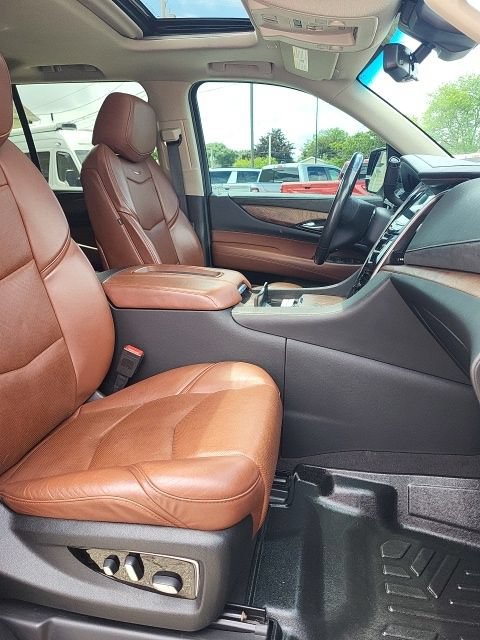 Used 2020 Cadillac Escalade Luxury AWD/4WD image 25