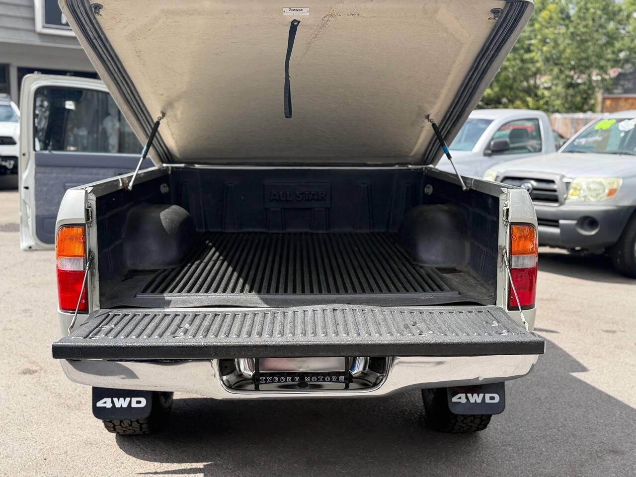 Used 2000 Toyota Tacoma 4x4 Regular Cab image 94