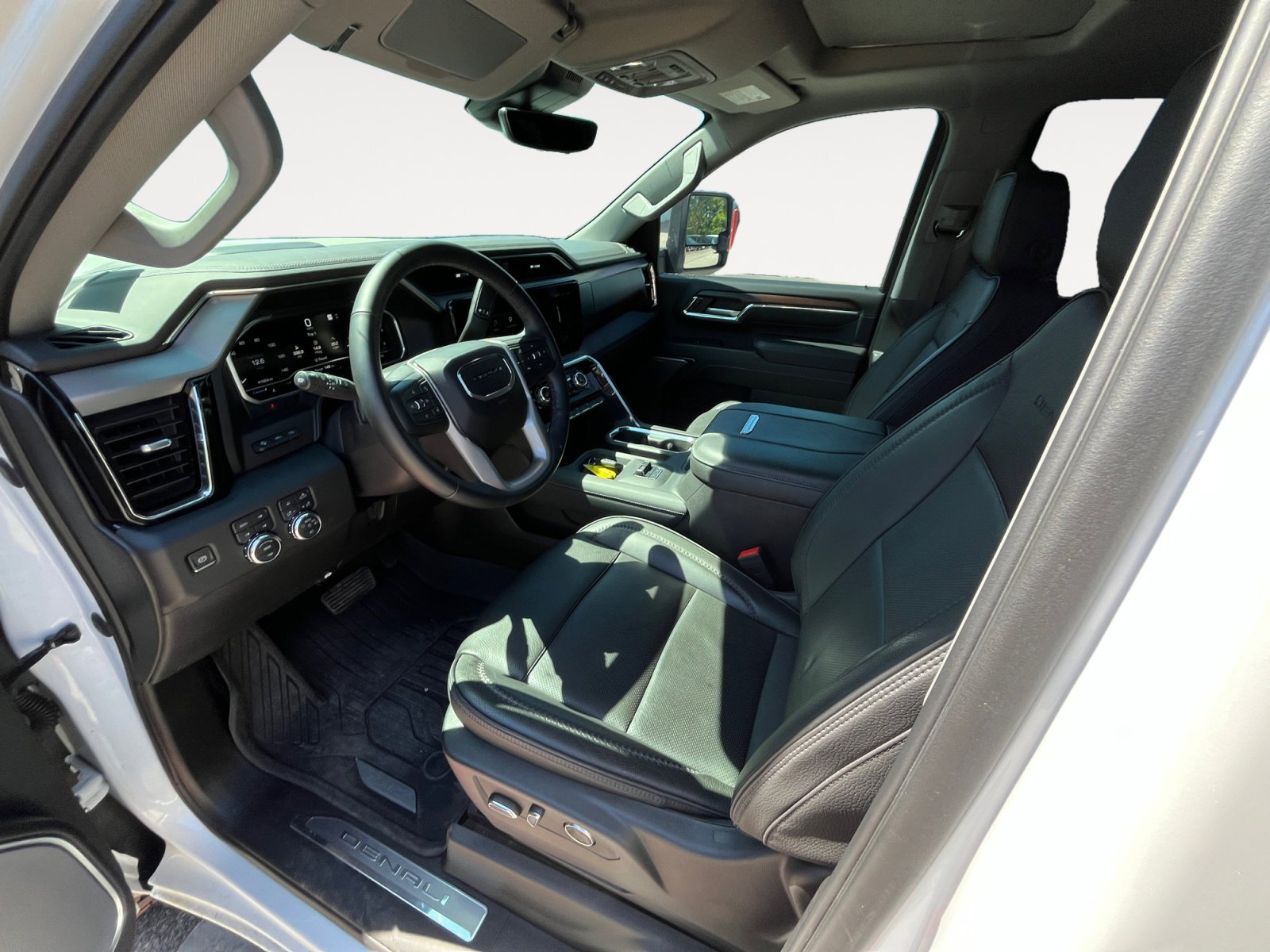 Used 2024 GMC Sierra 2500 Denali w/ Denali Reserve Package image 18