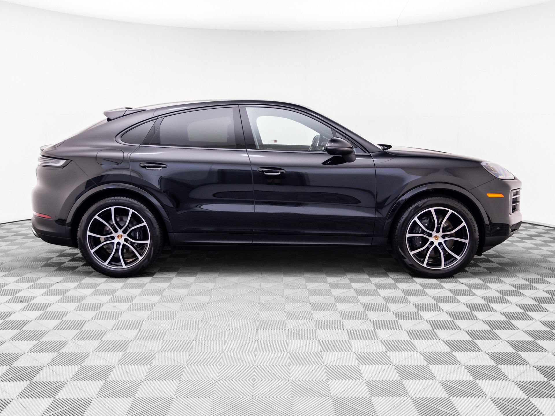 Certified 2025 Porsche Cayenne Coupe AWD/4WD image 7