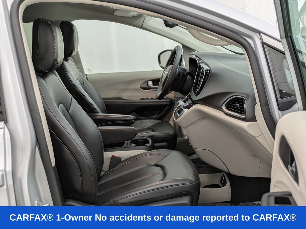Used 2024 Chrysler Pacifica Touring-L FWD image 33