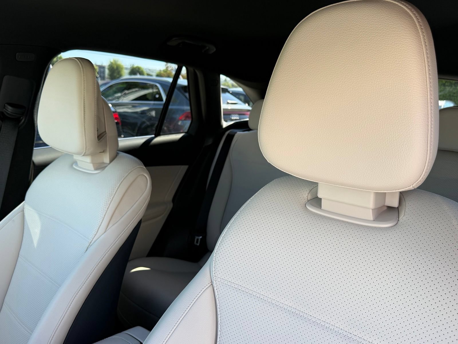 Used 2025 Mercedes-Benz GLC 300 image 27