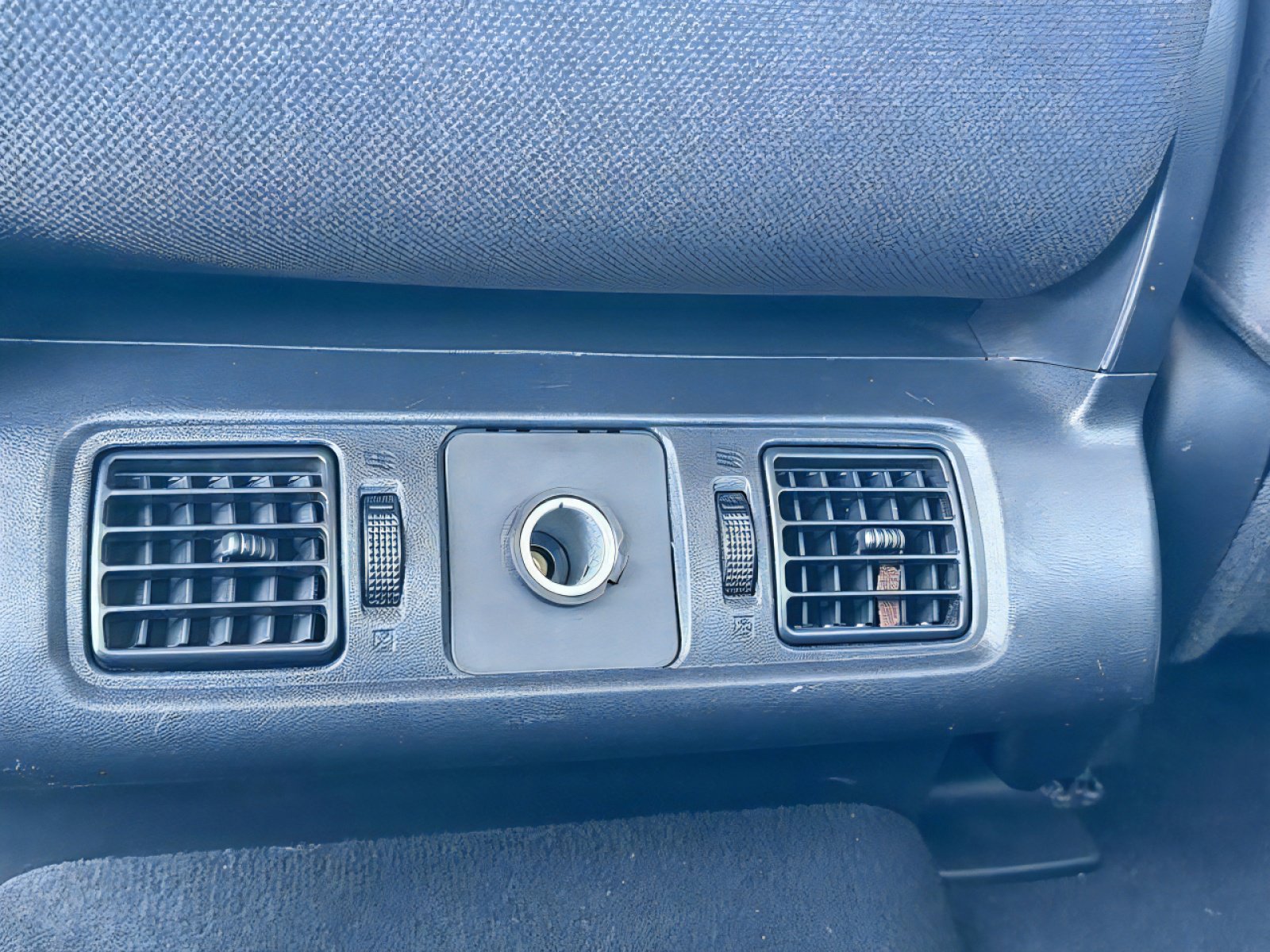 Used 2013 Toyota Tundra 4x4 CrewMax w/ Tow Pkg image 13