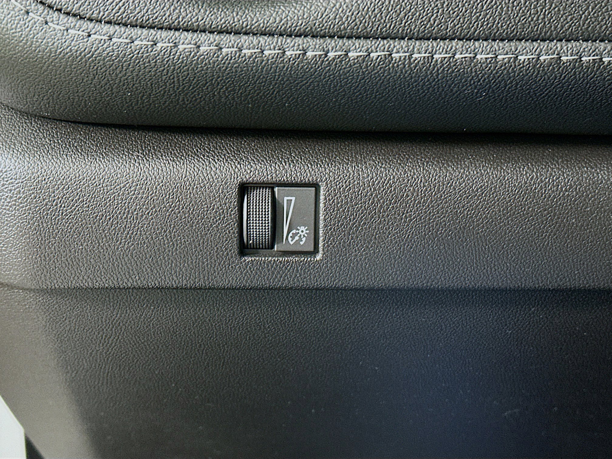 Used 2024 Chevrolet Colorado LT image 16