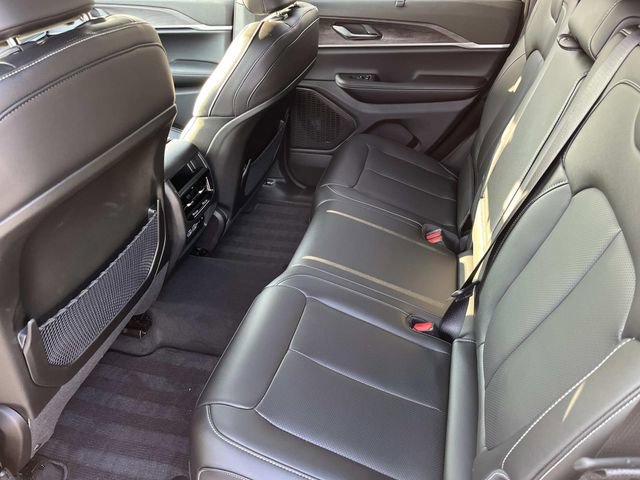 New 2025 Jeep Grand Cherokee Limited w/ Luxury Tech Group II AWD/4WD image 16