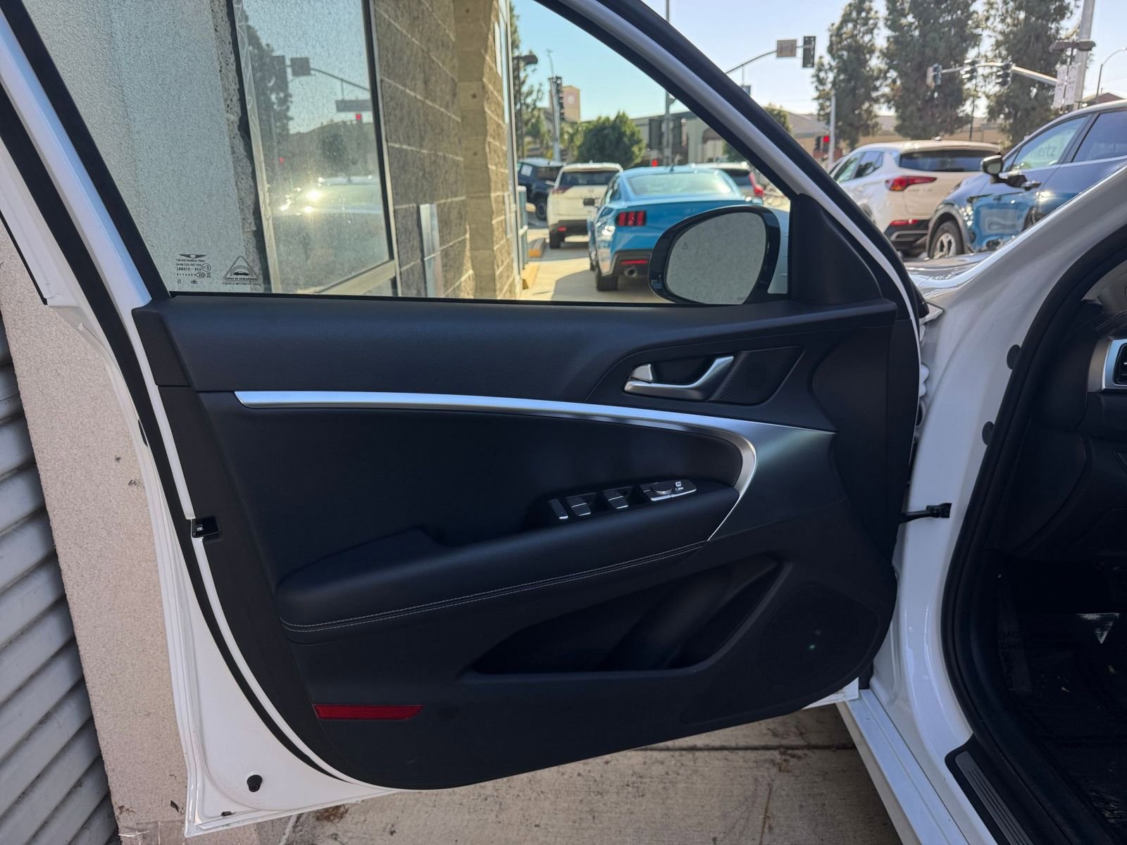 Used 2025 Genesis G70 2.5T image 20