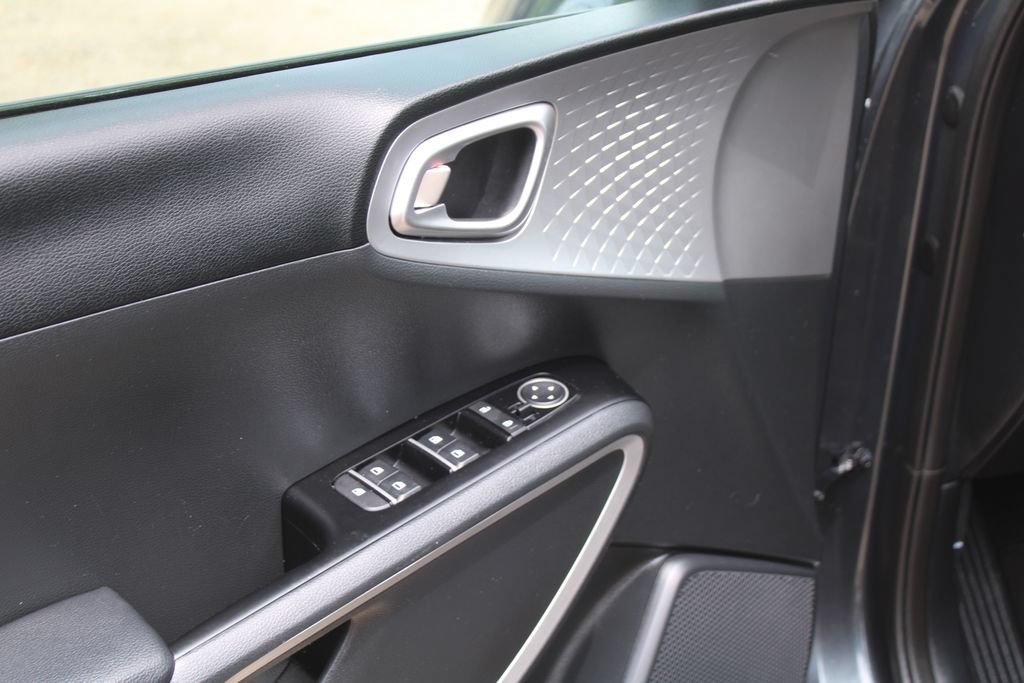 Certified 2025 Kia Soul LX FWD image 18