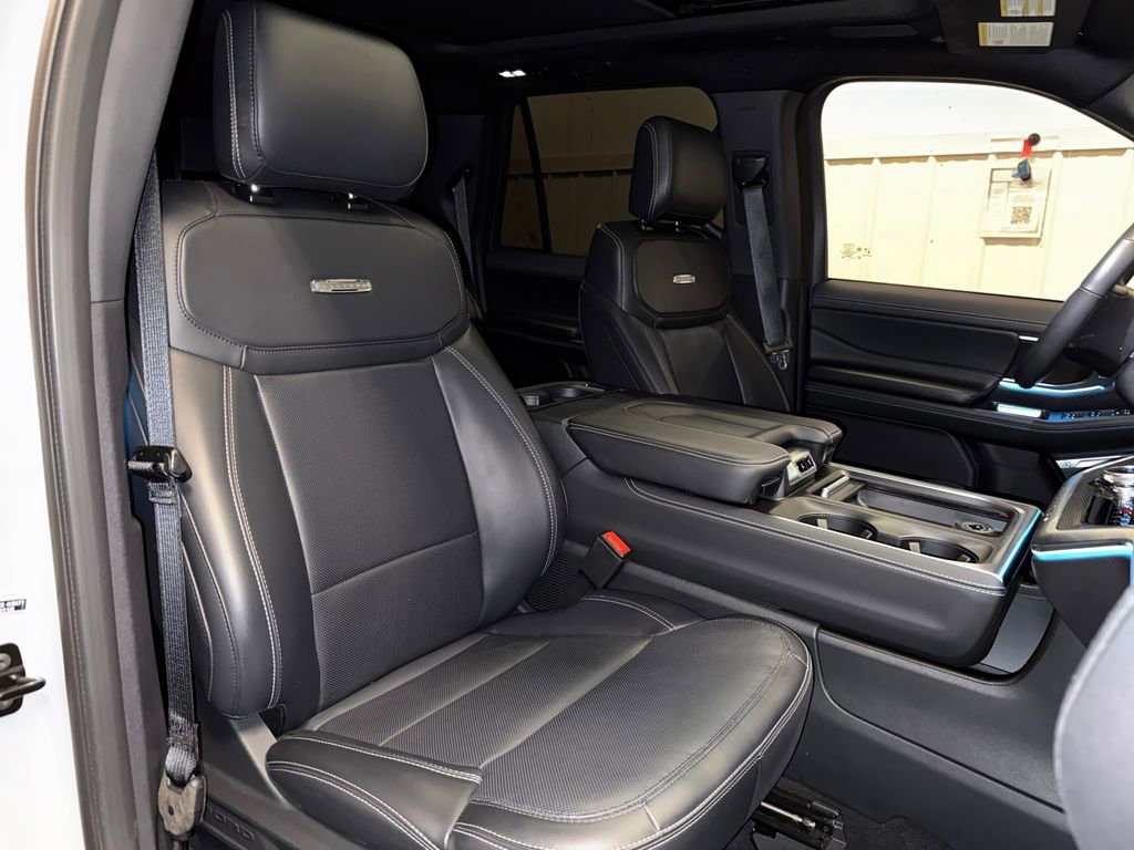 Used 2025 Ford Expedition Max Platinum w/ Stealth Performance Package image 32