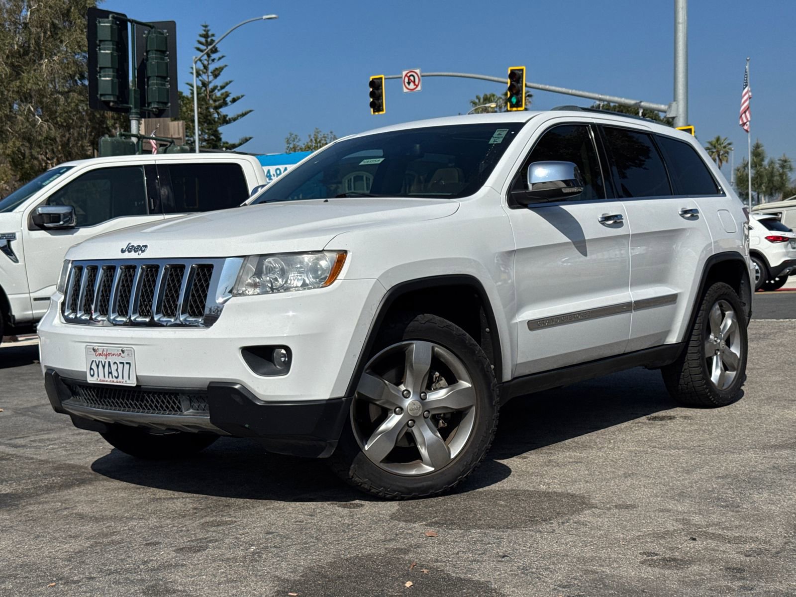 Used 2013 Jeep Grand Cherokee Overland AWD/4WD image 2
