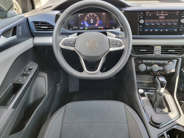 Used 2024 Volkswagen Taos SE image 28