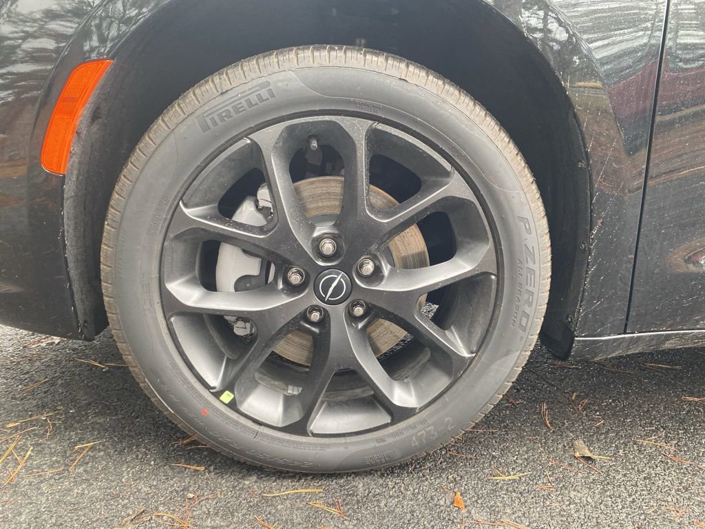 New 2026 Chrysler Pacifica Limited w/ S Appearance Package image 9