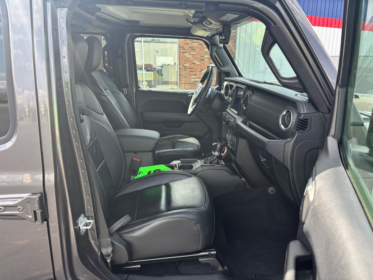 Used 2018 Jeep Wrangler Unlimited Sahara AWD/4WD image 13