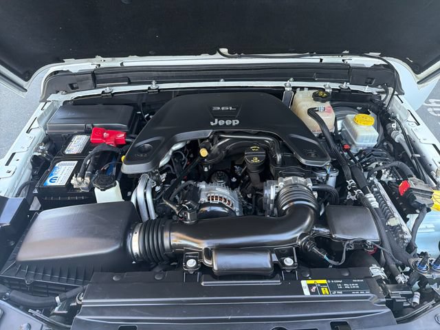 Used 2019 Jeep Wrangler Unlimited Sahara AWD/4WD image 17