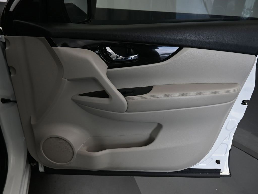 Used 2022 Nissan Rogue Sport SV w/ Technology Package image 36