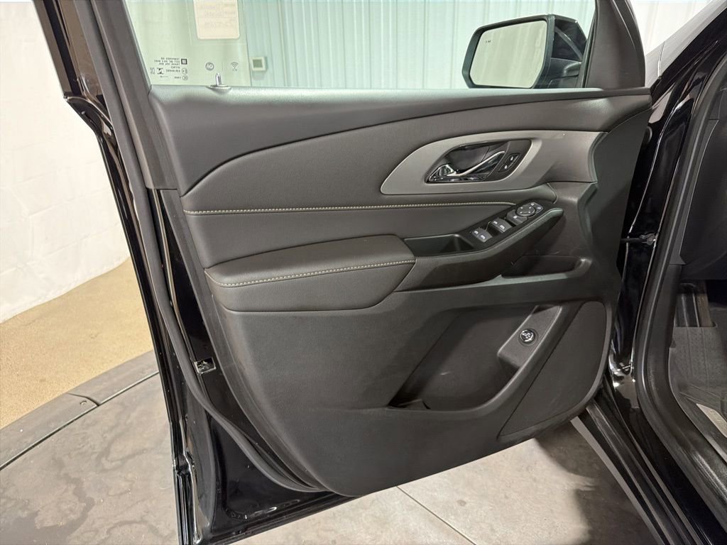 Used 2023 Chevrolet Traverse LT w/ LPO, Floor Liner Package image 4