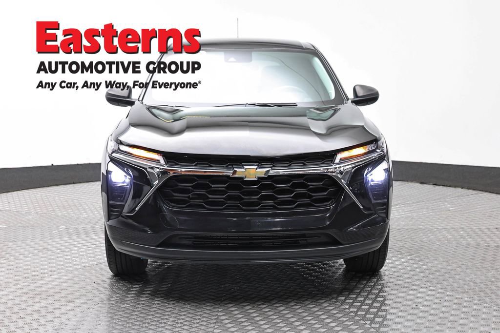 Used 2024 Chevrolet Trax LS FWD image 2