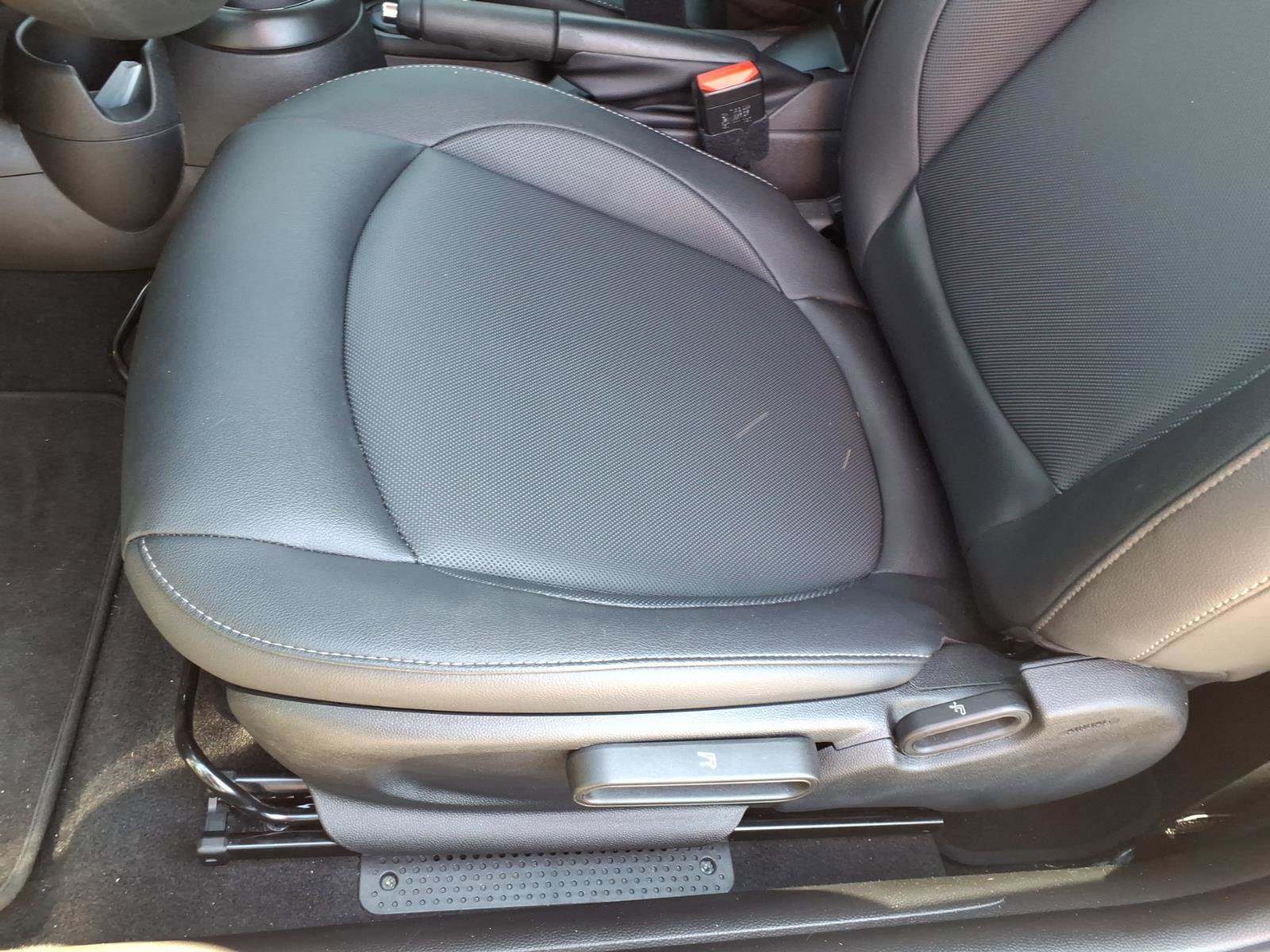 Used 2022 MINI Cooper 2-Door Hardtop image 9