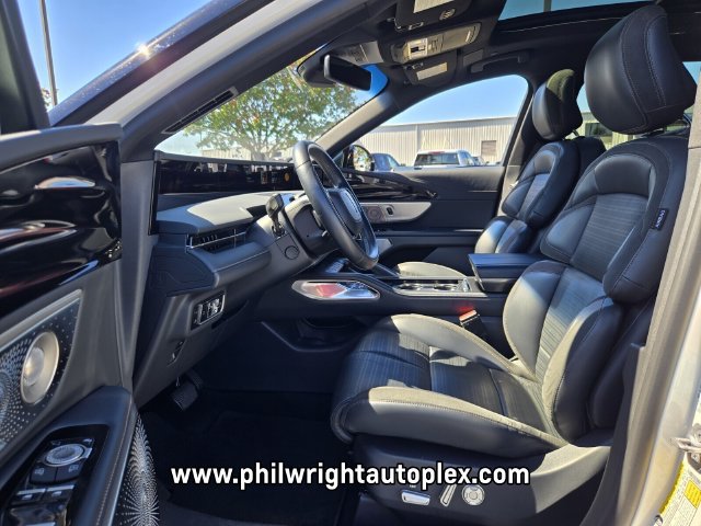 Used 2024 Lincoln Nautilus Reserve w/ Equipment Group 203A AWD/4WD image 9