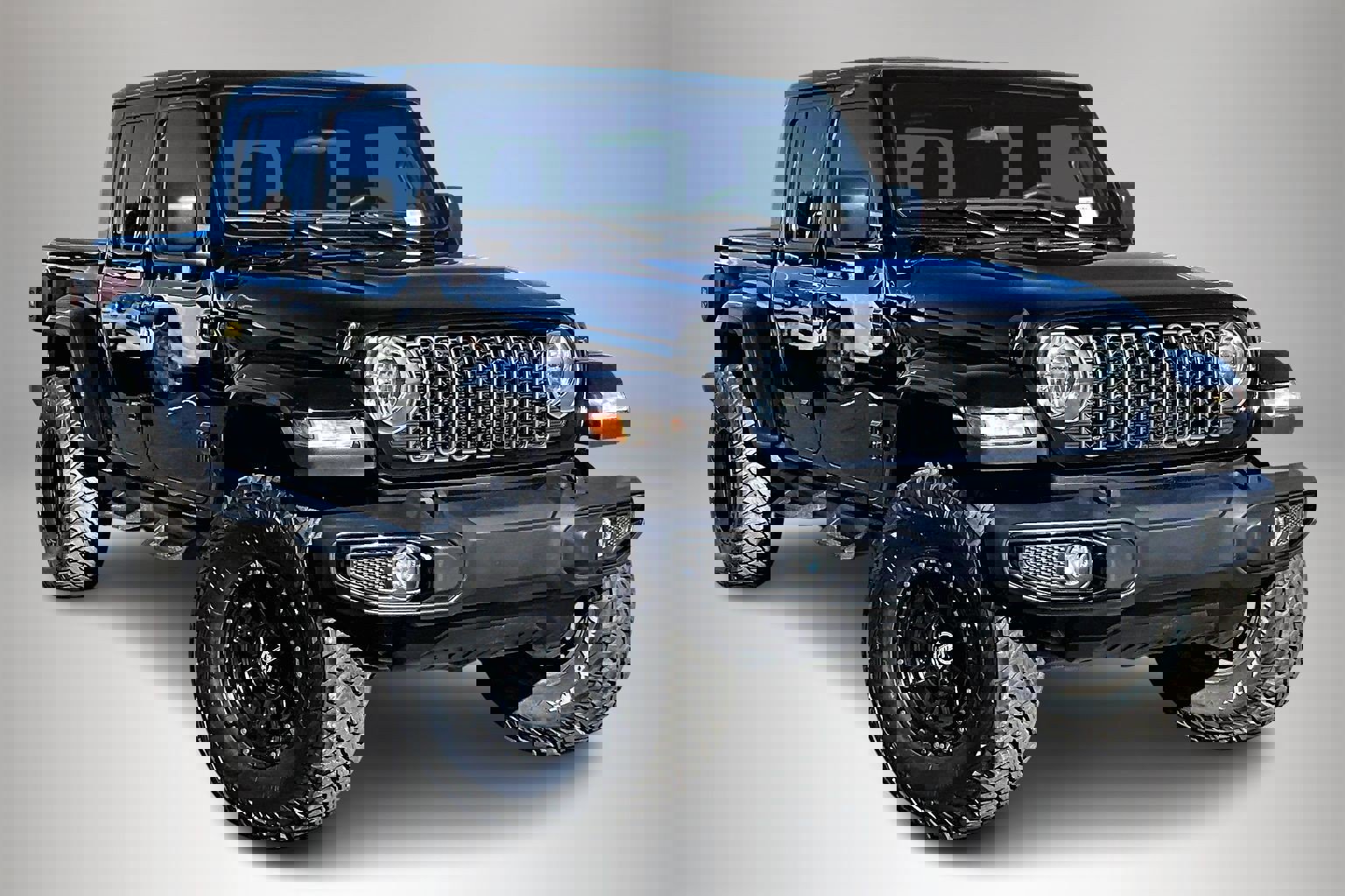 Used 2025 Jeep Gladiator Sport image 1