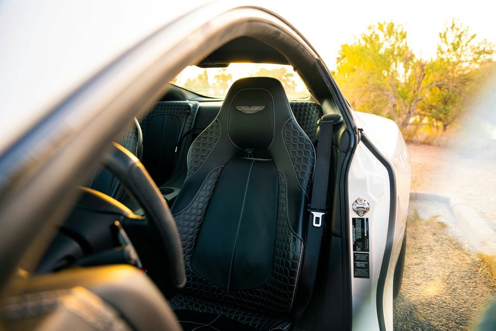 Used 2015 Aston Martin Vanquish Coupe image 26