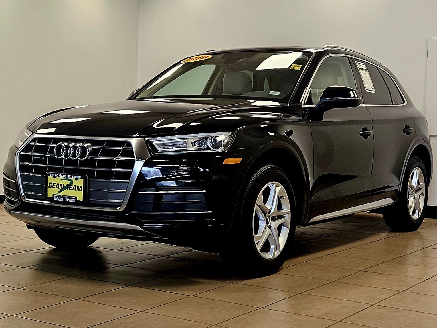 Used 2019 Audi Q5 2.0T Premium w/ Convenience Package AWD/4WD image 2