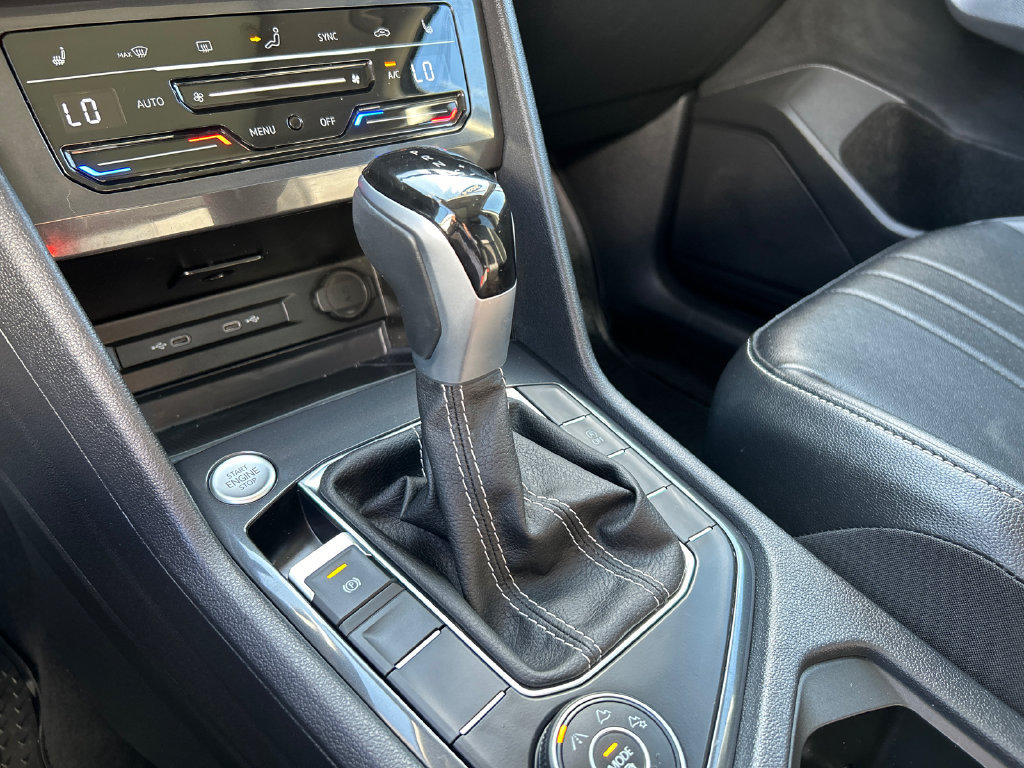 Used 2024 Volkswagen Tiguan SE AWD/4WD image 20