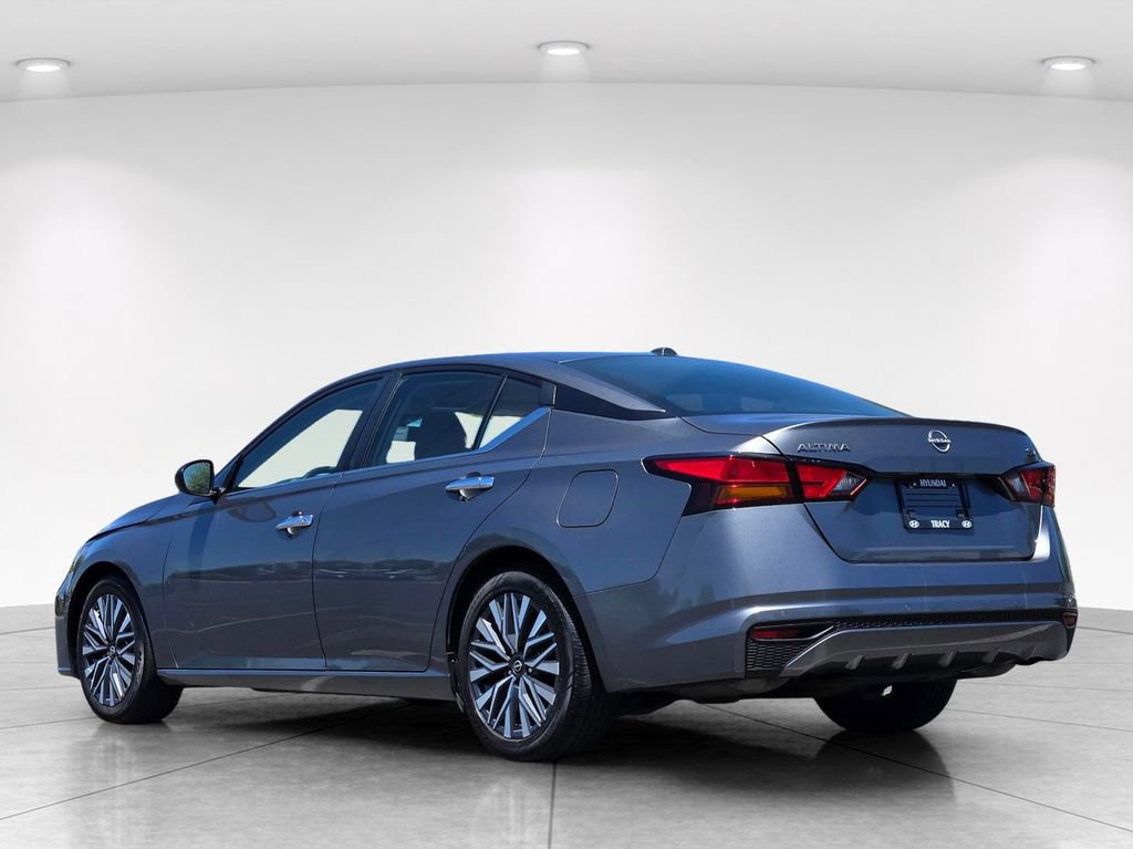 Used 2024 Nissan Altima 2.5 SV FWD image 6