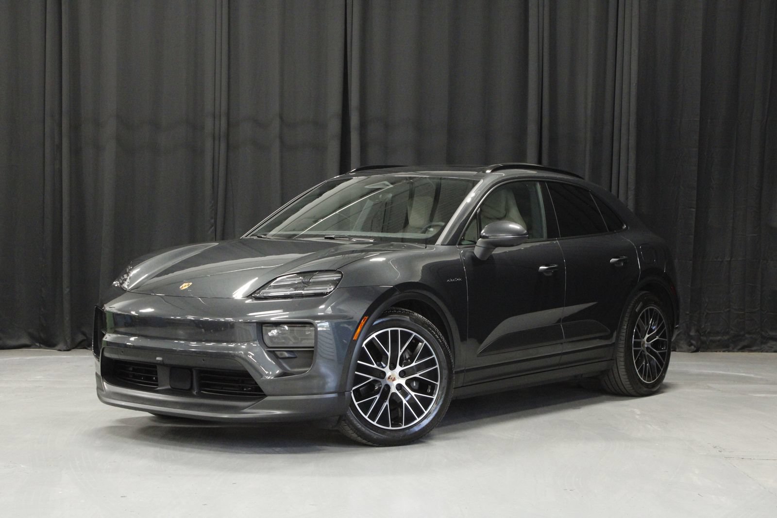 Certified 2025 Porsche Macan 4 Electric AWD/4WD video 1
