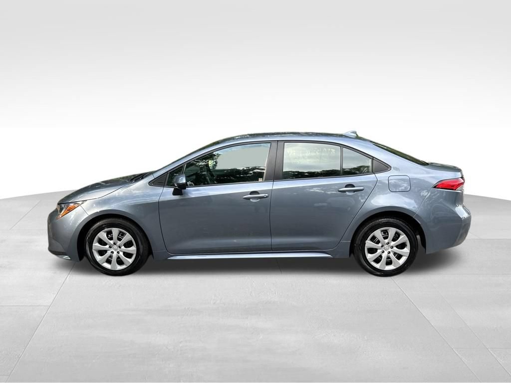 Used 2025 Toyota Corolla LE FWD image 2