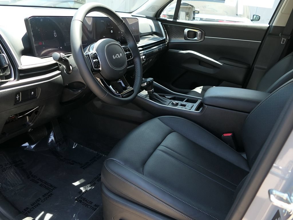 Used 2025 Kia Sorento S FWD image 11