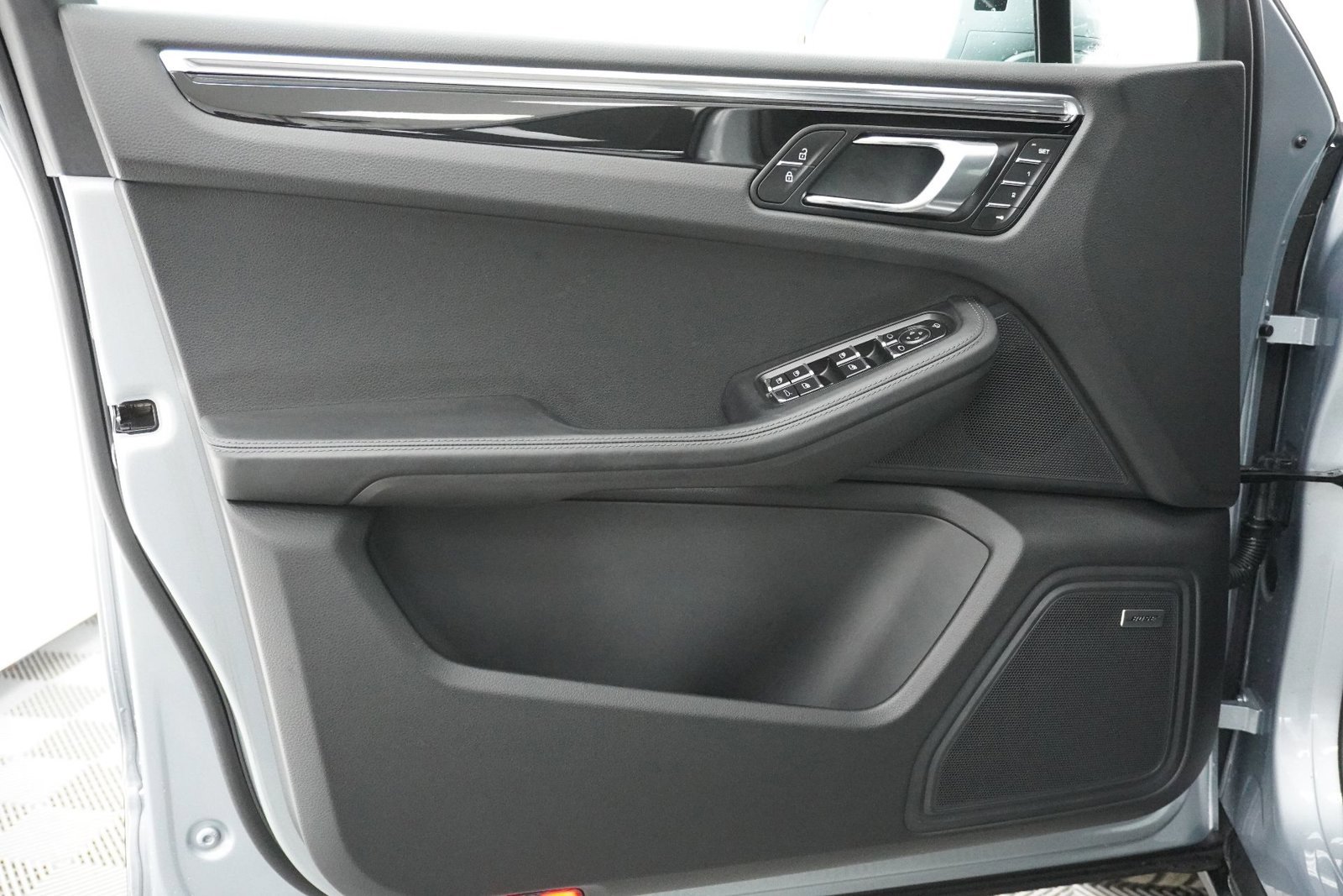 Certified 2026 Porsche Macan image 15