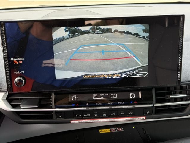 Used 2026 Toyota Sienna XLE FWD image 17