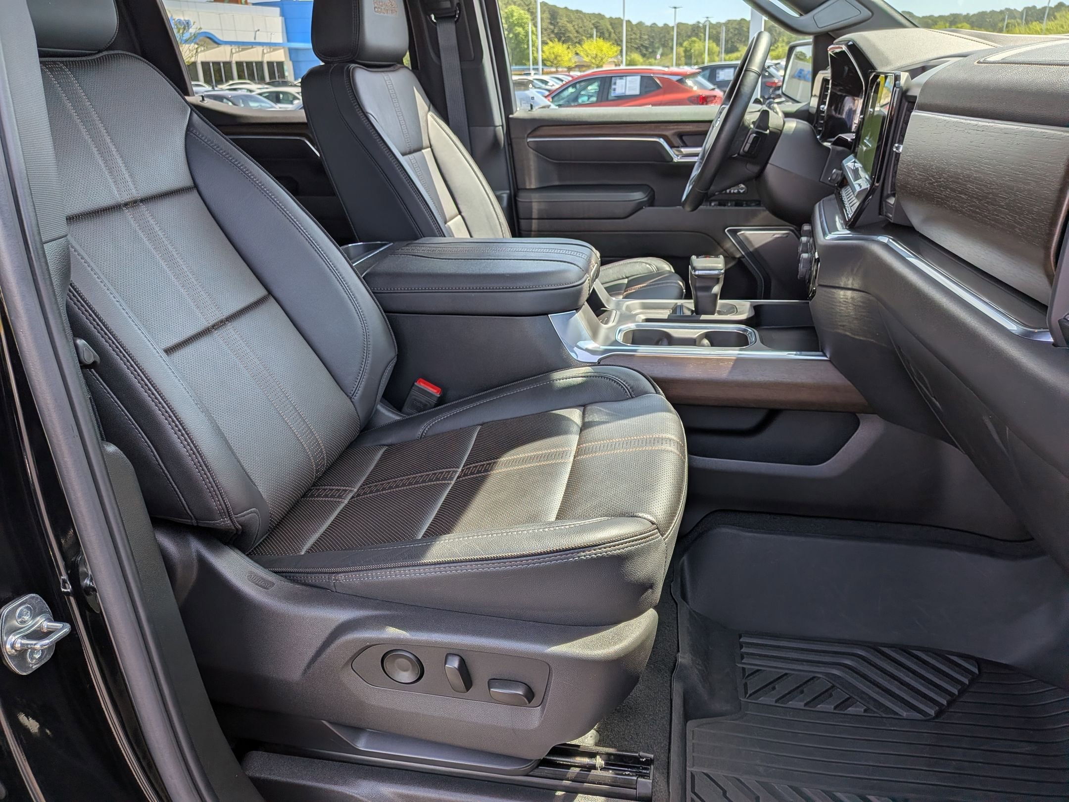 Used 2025 Chevrolet Silverado 1500 High Country w/ Midnight Edition image 38