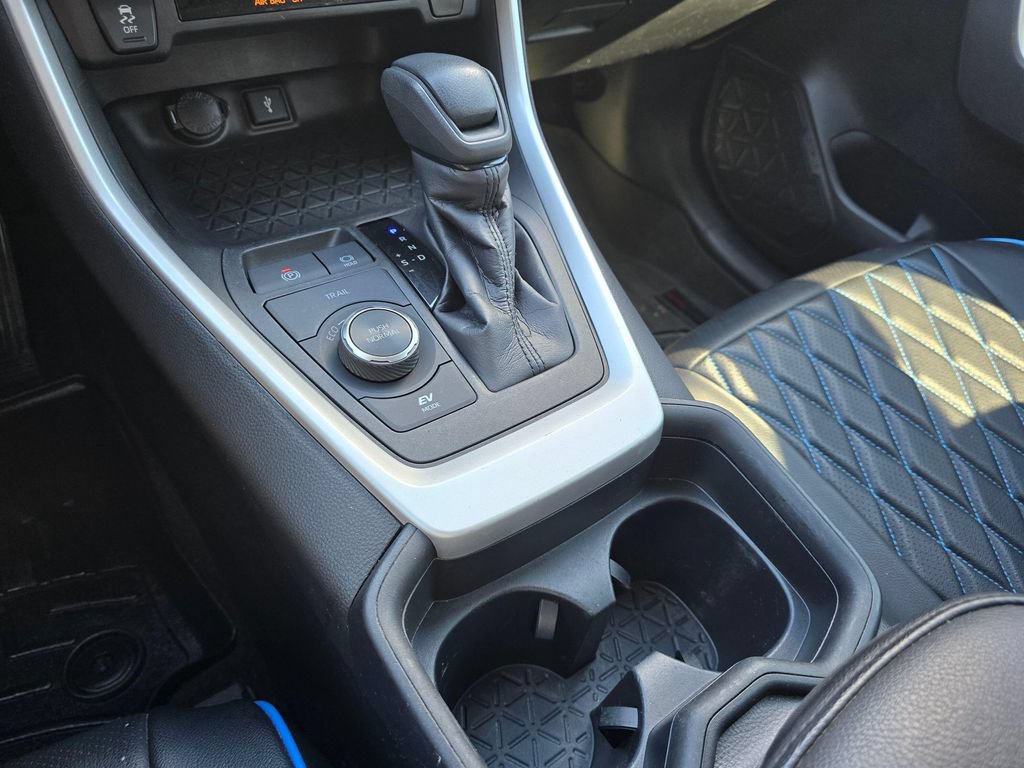 Used 2021 Toyota RAV4 XLE AWD/4WD image 24