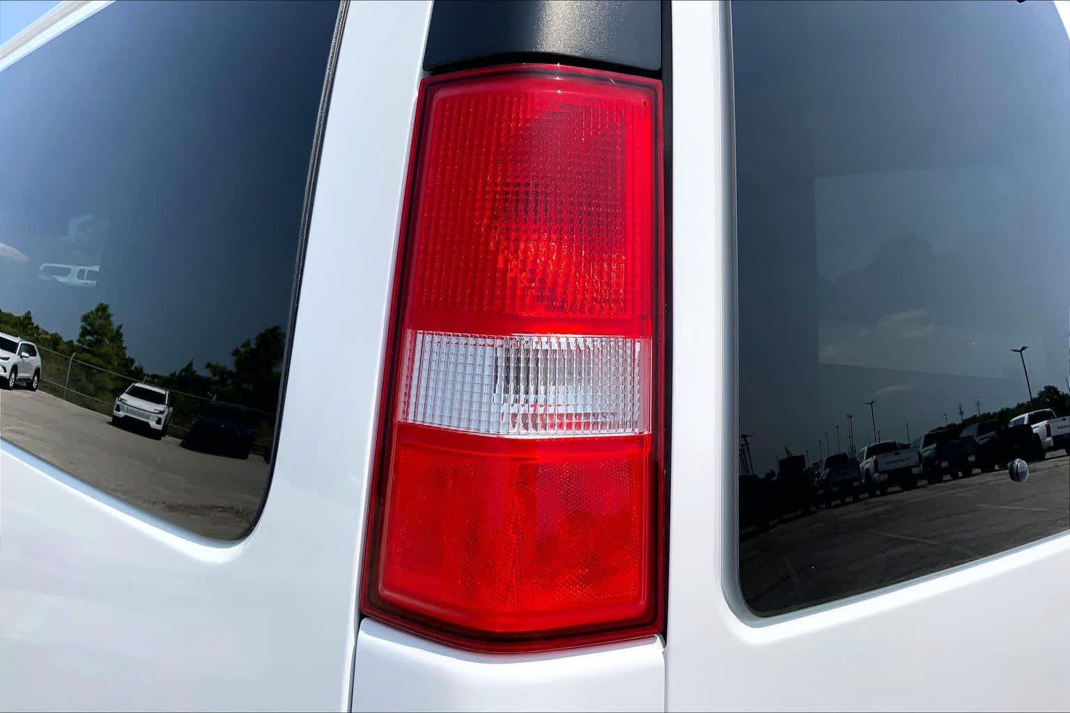 Used 2025 GMC Savana 3500 LT w/ LT Preferred Equipment Group RWD image 26