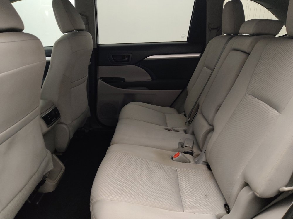 Used 2019 Toyota Highlander LE image 18