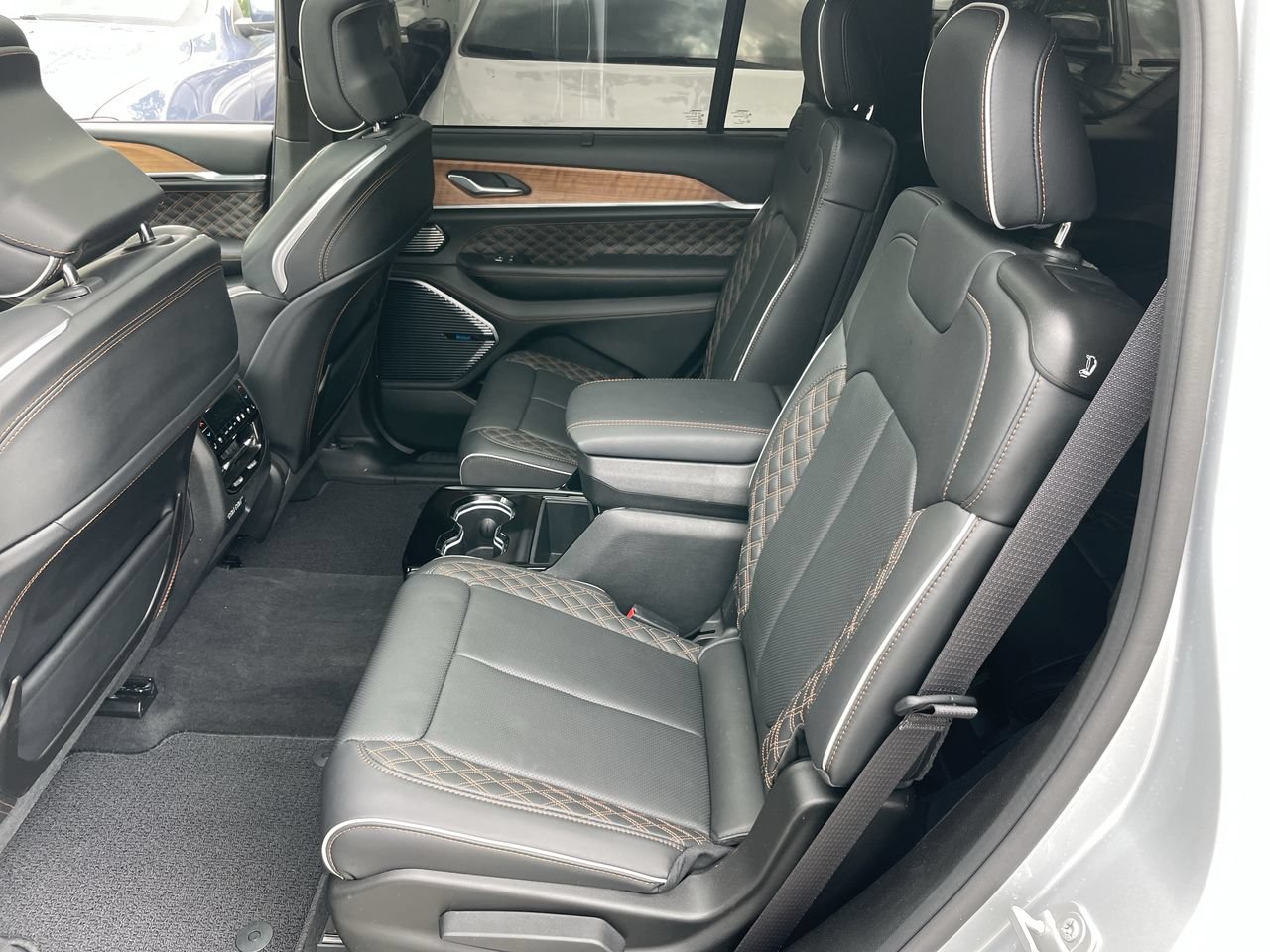 Used 2025 Jeep Grand Cherokee L Summit AWD/4WD image 23